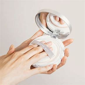 Mary and May Sun cushion, 50+ SPF50+PA++++. Zinc Oxide (UVA1- en UVA2, UVB), Titanium Dioxide (UVA2 en UVB).
